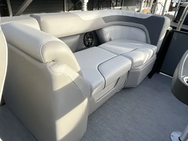 Slide: The Image of Godfrey Sweetwater 2286 SB 27" Impact Center Tube Package 2026 - 25