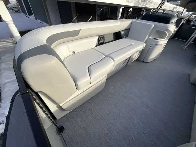 Slide: The Image of Godfrey Sweetwater 2286 SB 27" Impact Center Tube Package 2026 - 7