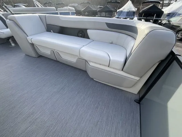 Slide: The Image of Godfrey Sweetwater 2286 SB 27" Impact Center Tube Package 2026 - 8