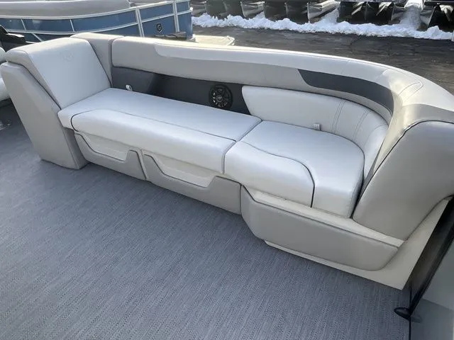 Slide: The Image of Godfrey Sweetwater 2286 SB 27" Impact Center Tube Package 2026 - 9