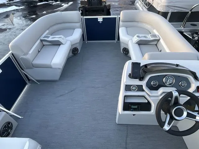 Slide: The Image of Godfrey Xperience 2286 SFLX 25 In. Package 2026 - 20