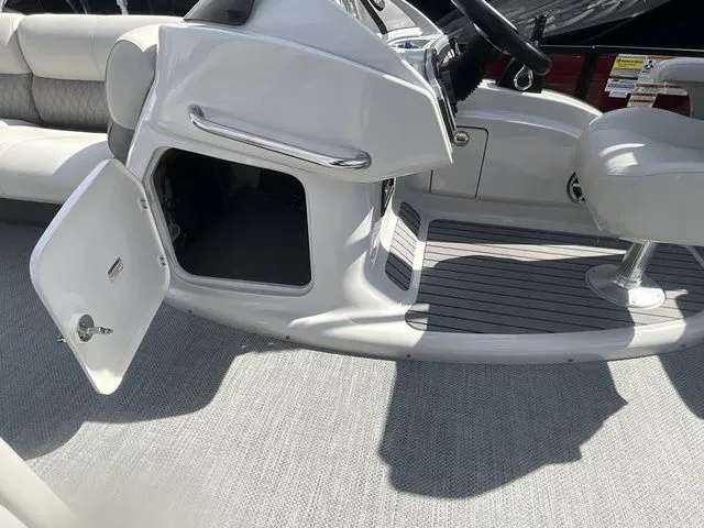 Slide: The Image of Godfrey SP 2500 UL 2017 - 18