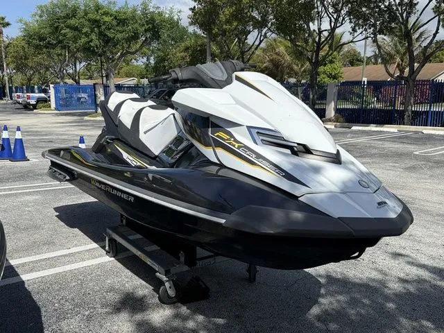 Slide: The Image of Yamaha FX Cruiser HO 2018 - 5