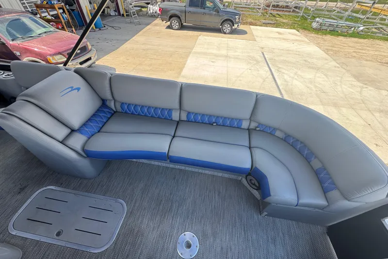 Slide: The Image of 2020 Bennington R 25 RFB boat with luxurious gray and blue seating. - 10
