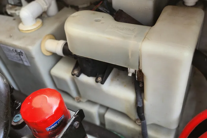 Slide: The Image of Sea Ray 300 holding tank - 8