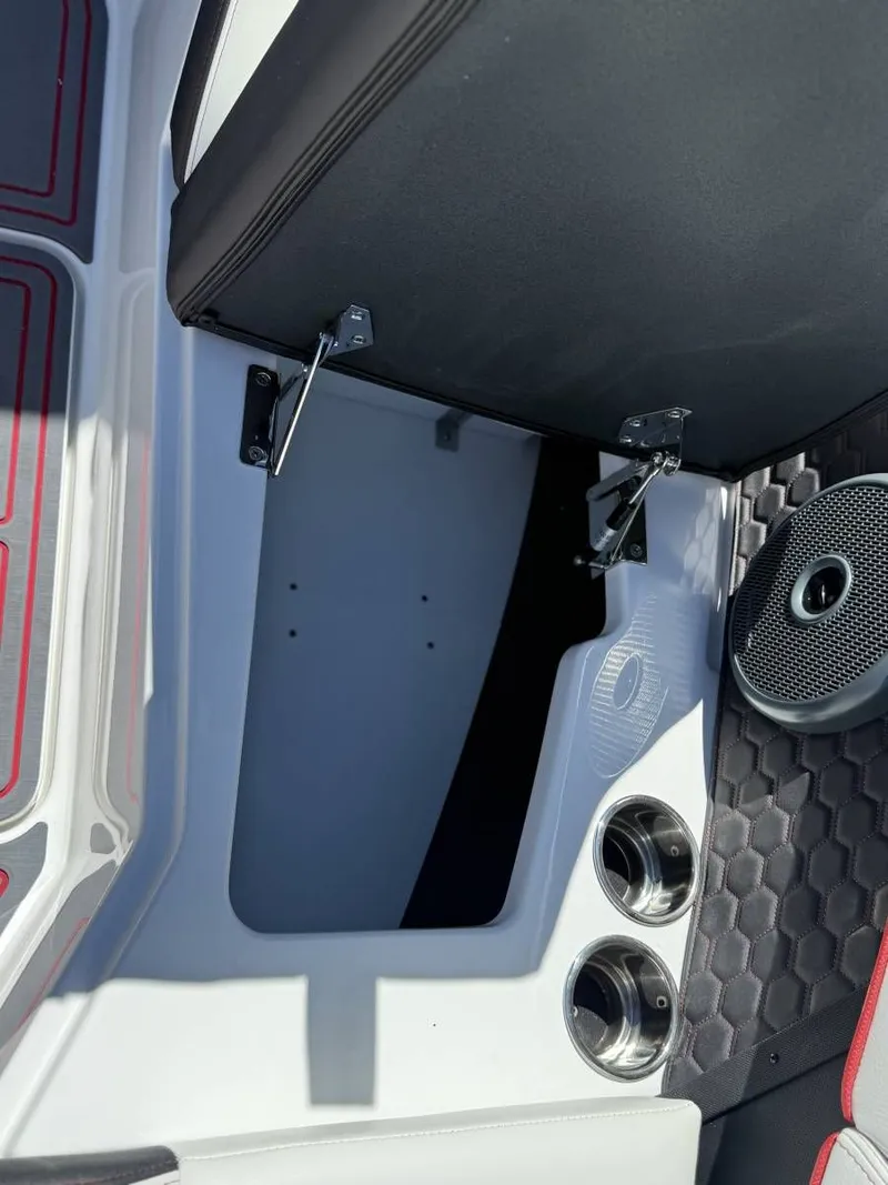 Slide: The Image of Cobalt R6 Surf 2026 - 55