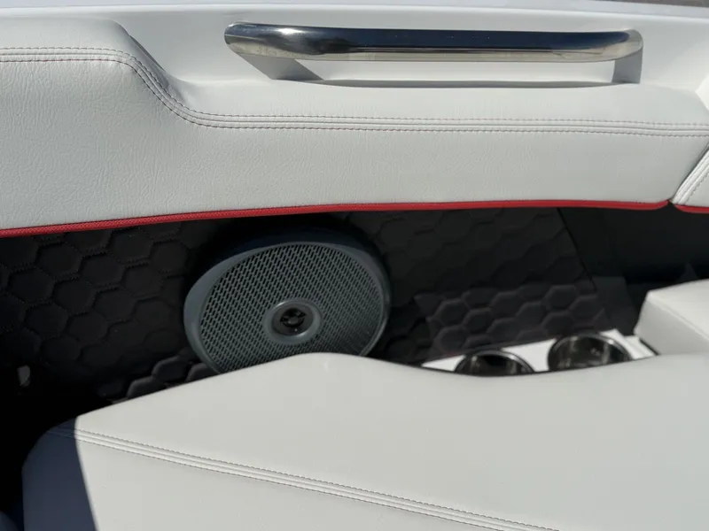 Slide: The Image of Cobalt R6 Surf 2026 - 56