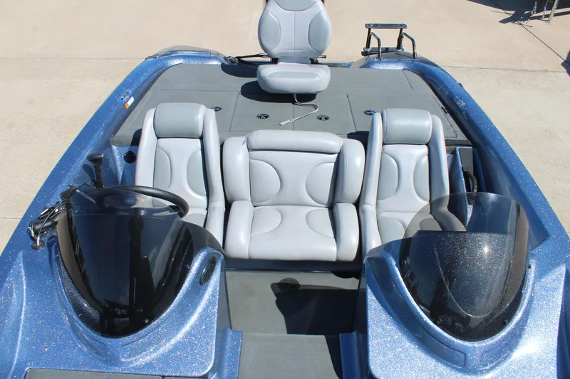 Slide: The Image of 2006 Stratos 275 Pro XL boat interior with gray seating and dual consoles. - 18