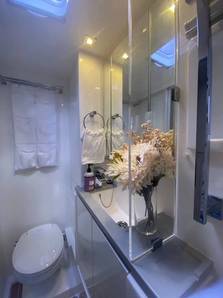 Slide: The Image of Elegant bathroom on Leopard 40 yacht, model year 2019. - 50