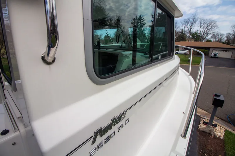 Slide: The Image of Parker 2520 XLD Sport Cabin 2022, side view with windows and railing. - 20