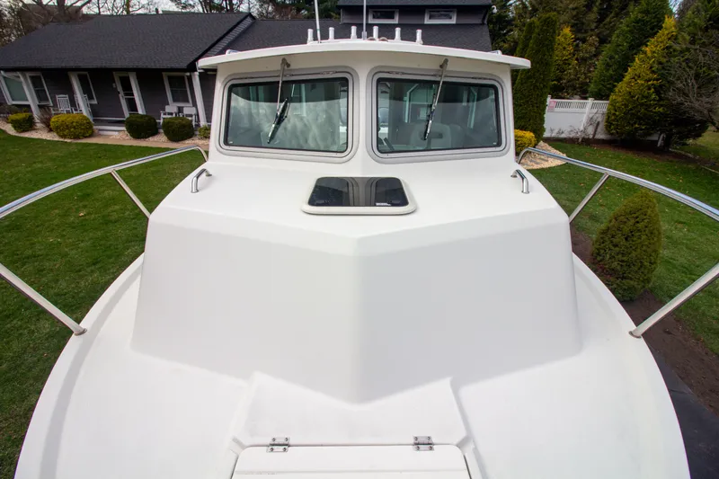 Slide: The Image of Parker 2520 XLD Sport Cabin 2022 on lawn in front of house. - 23