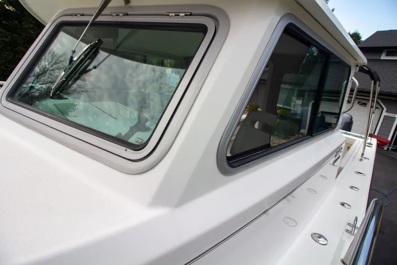 Slide: The Image of Parker 2520 XLD Sport Cabin 2022, side view with windows and railing. - 24