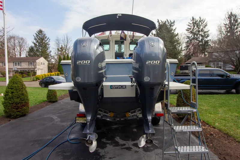 Slide: The Image of Parker 2520 XLD Sport Cabin 2022 with twin Yamaha 200 engines. - 3