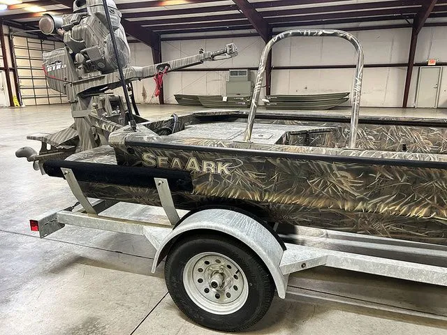 Slide: The Image of SeaArk Mud Runner 180 2022 - 6