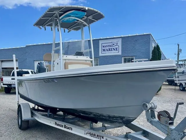 The Image of Parker Marine 1801 Center Console 2019 - 1