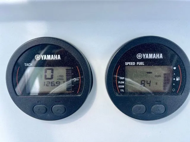 Slide: The Image of Parker Marine 1801 Center Console 2019 - 10