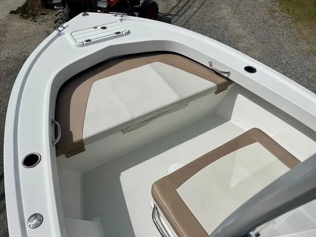 Slide: The Image of Parker Marine 1801 Center Console 2019 - 5