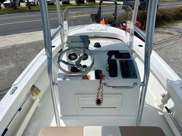 Slide: The Image of Parker Marine 1801 Center Console 2019 - 9