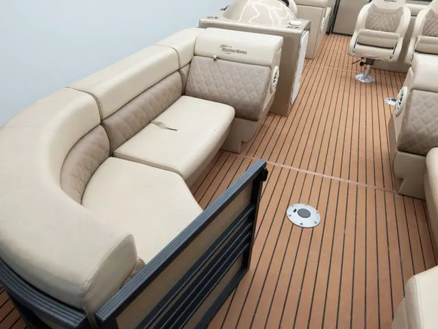 Slide: The Image of Massimo P23T LTD Lounge 200 2021 - 11