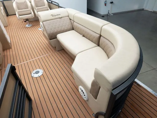 Slide: The Image of Massimo P23T LTD Lounge 200 2021 - 12