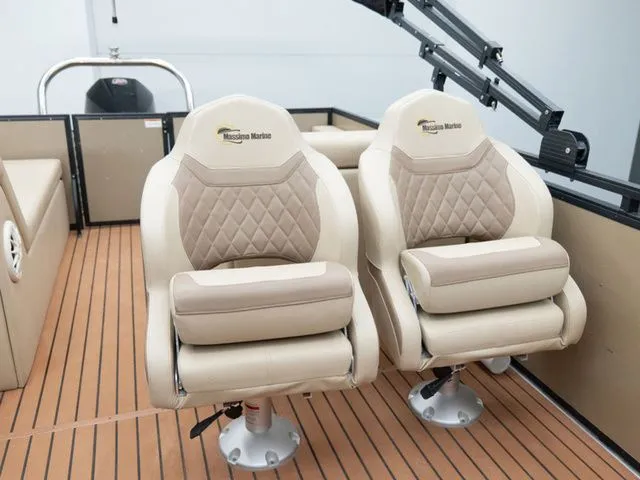 Slide: The Image of Massimo P23T LTD Lounge 200 2021 - 13