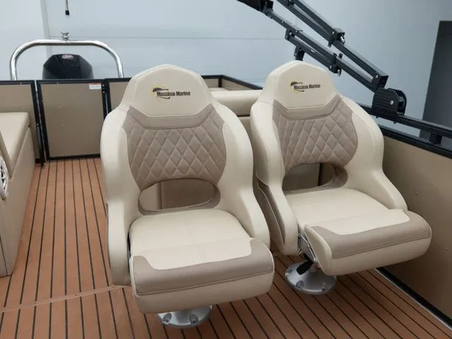 Slide: The Image of Massimo P23T LTD Lounge 200 2021 - 14