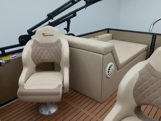 Slide: The Image of Massimo P23T LTD Lounge 200 2021 - 15