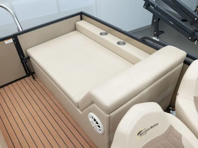 Slide: The Image of Massimo P23T LTD Lounge 200 2021 - 19