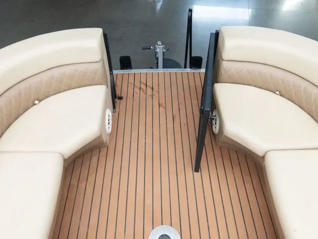 Slide: The Image of Massimo P23T LTD Lounge 200 2021 - 20