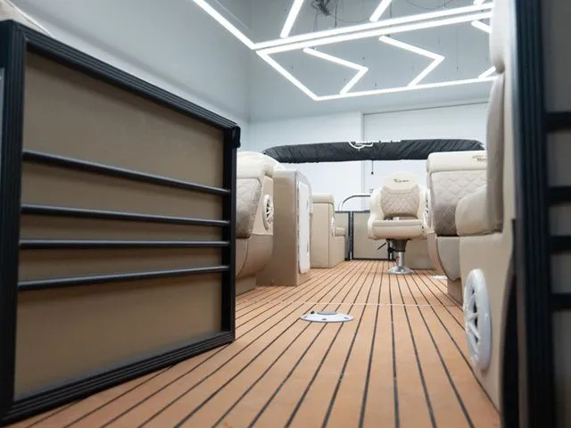 Slide: The Image of Massimo P23T LTD Lounge 200 2021 - 21