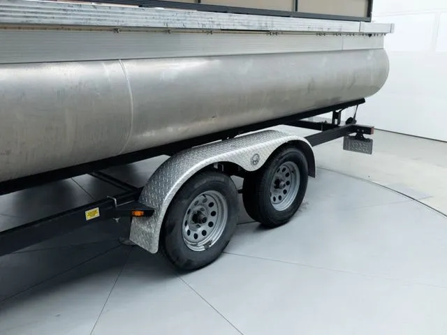 Slide: The Image of Massimo P23T LTD Lounge 200 2021 - 23