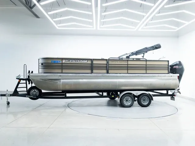 Slide: The Image of Massimo P23T LTD Lounge 200 2021 - 4