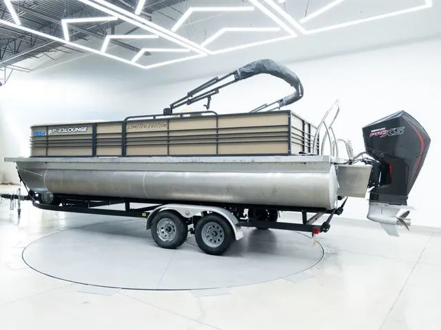 Slide: The Image of Massimo P23T LTD Lounge 200 2021 - 5