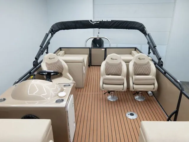 Slide: The Image of Massimo P23T LTD Lounge 200 2021 - 9