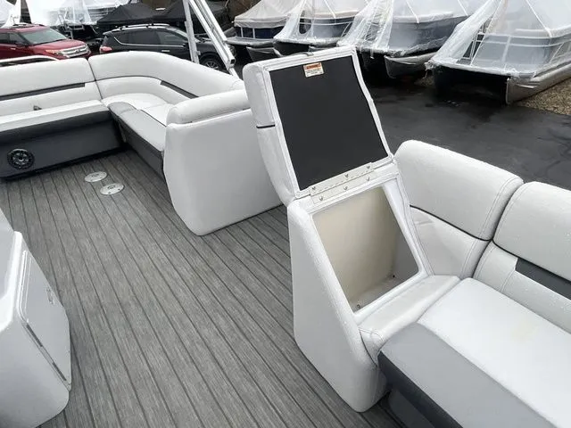 Slide: The Image of Godfrey SW 2286 C 2020 - 22