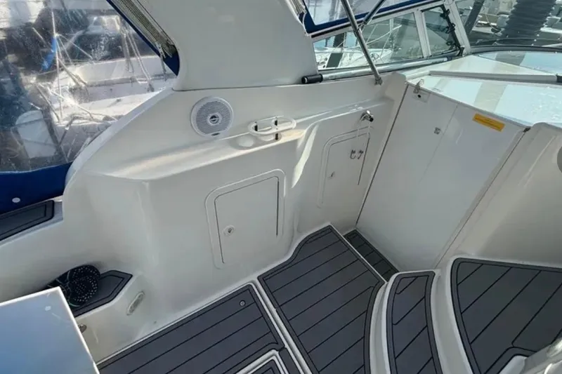 Slide: The Image of 2005 Cruisers Yachts 280 CXi Express interior with sleek design and modern amenities. - 6
