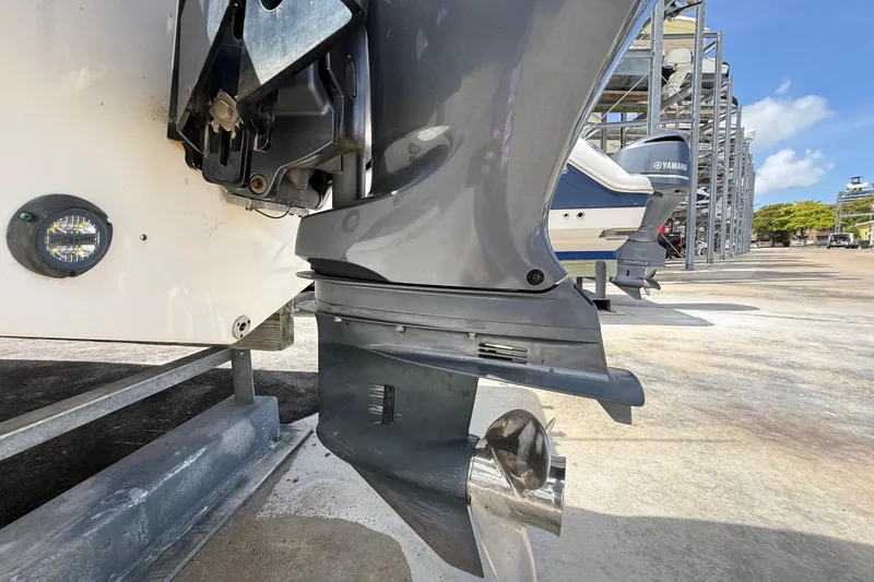 Slide: The Image of Outboard motor of a 2016 Sea Fox 226 Commander boat on a trailer. - 20