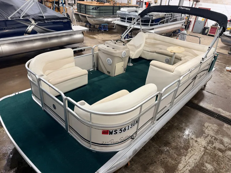 The Image of Premier 210 SunSation & 60HP Yamaha 4Stroke - $12,995 2004 - 1