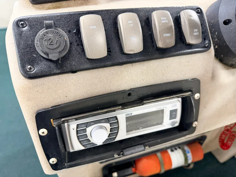 Slide: The Image of Premier 210 SunSation & 60HP Yamaha 4Stroke - $12,995 2004 - 21