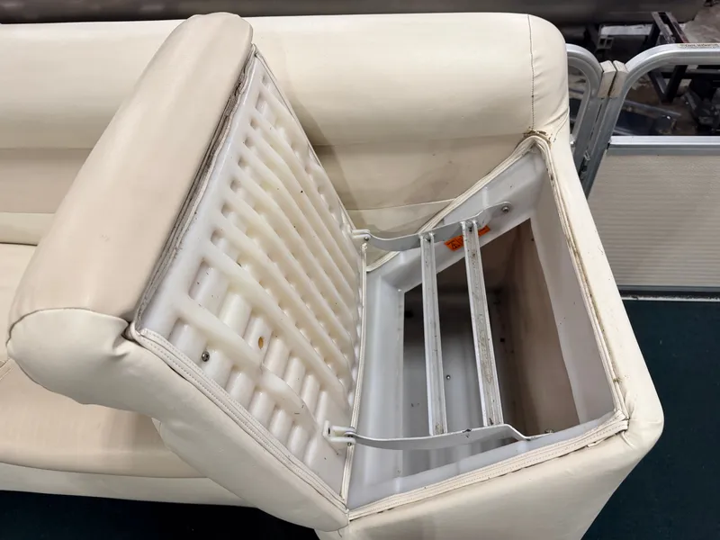 Slide: The Image of Premier 210 SunSation & 60HP Yamaha 4Stroke - $12,995 2004 - 25