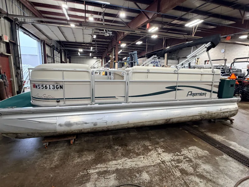 Slide: The Image of Premier 210 SunSation & 60HP Yamaha 4Stroke - $12,995 2004 - 34