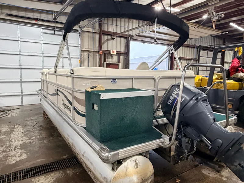 Slide: The Image of Premier 210 SunSation & 60HP Yamaha 4Stroke - $12,995 2004 - 37