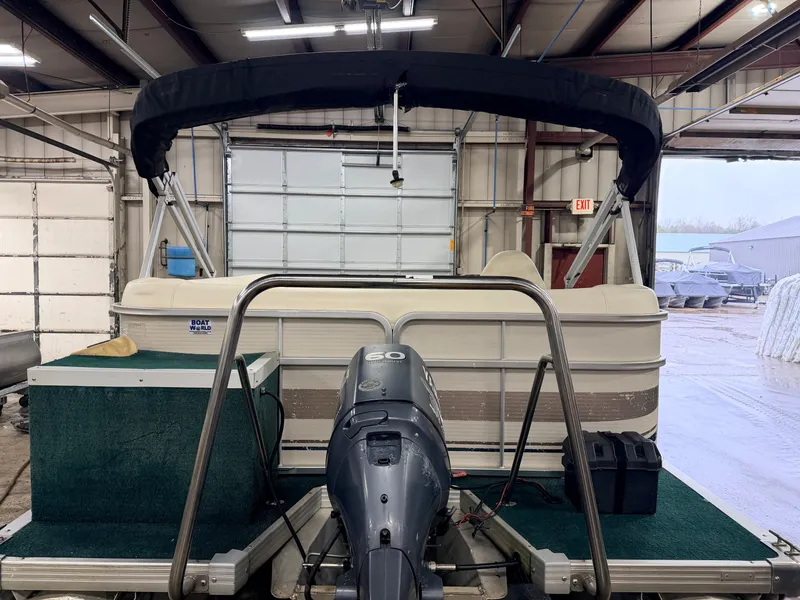 Slide: The Image of Premier 210 SunSation & 60HP Yamaha 4Stroke - $12,995 2004 - 38