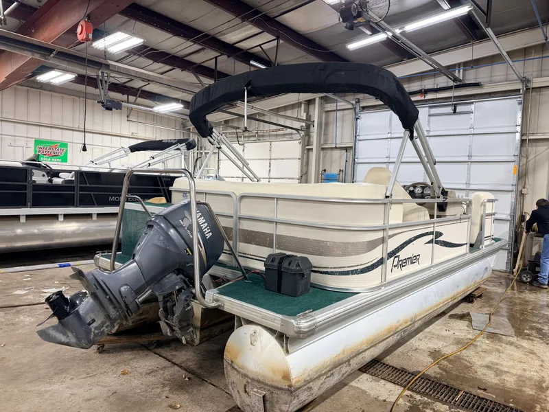 Slide: The Image of Premier 210 SunSation & 60HP Yamaha 4Stroke - $12,995 2004 - 39