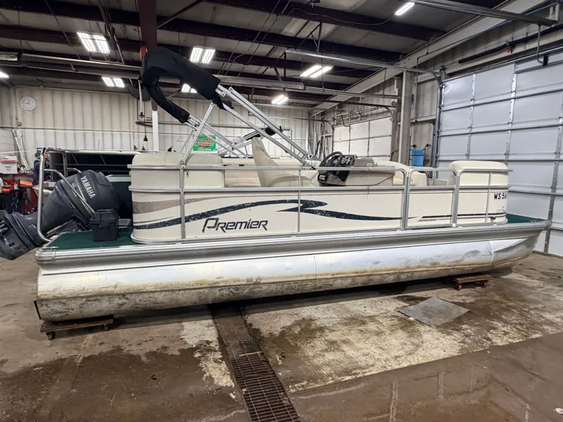 Slide: The Image of Premier 210 SunSation & 60HP Yamaha 4Stroke - $12,995 2004 - 41