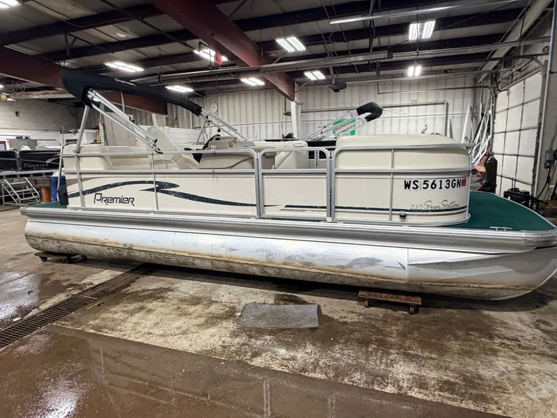 Slide: The Image of Premier 210 SunSation & 60HP Yamaha 4Stroke - $12,995 2004 - 42