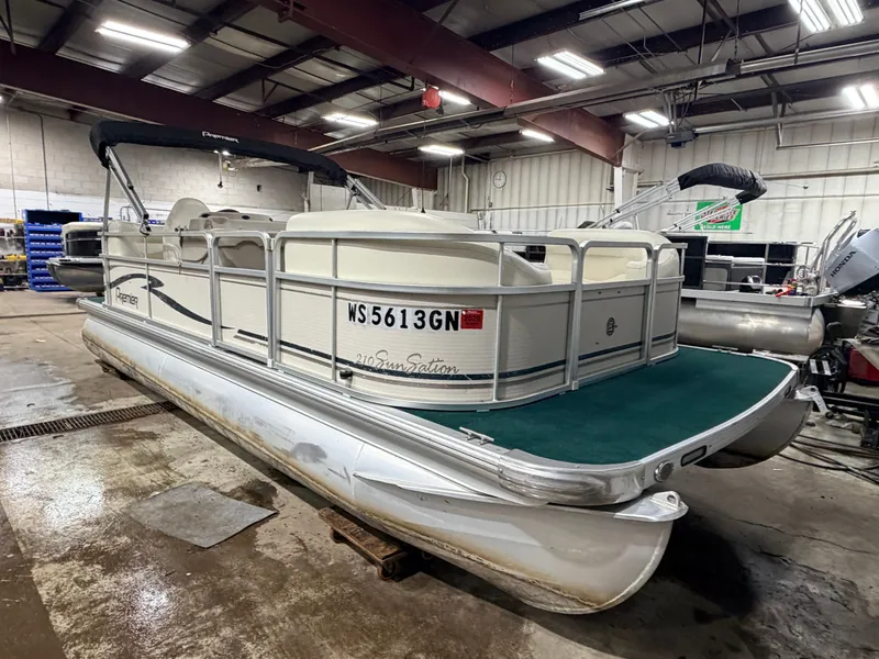 Slide: The Image of Premier 210 SunSation & 60HP Yamaha 4Stroke - $12,995 2004 - 44