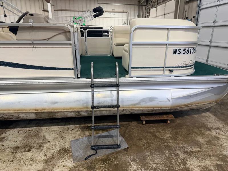 Slide: The Image of Premier 210 SunSation & 60HP Yamaha 4Stroke - $12,995 2004 - 48