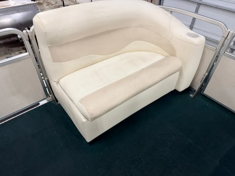 Slide: The Image of Premier 210 SunSation & 60HP Yamaha 4Stroke - $12,995 2004 - 9