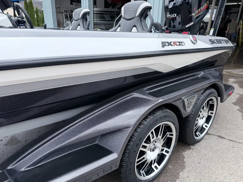 Slide: The Image of Skeeter FXR 21LE 2021 - 11